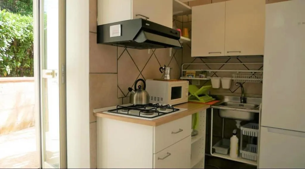 House With Garden And Parking Space In Mergellina ナポリ