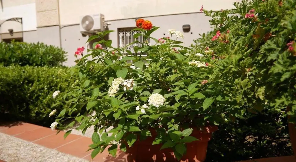 House With Garden And Parking Space In Mergellina Naples